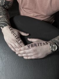 Lettering Hand Tattoo Vicky Duisburg